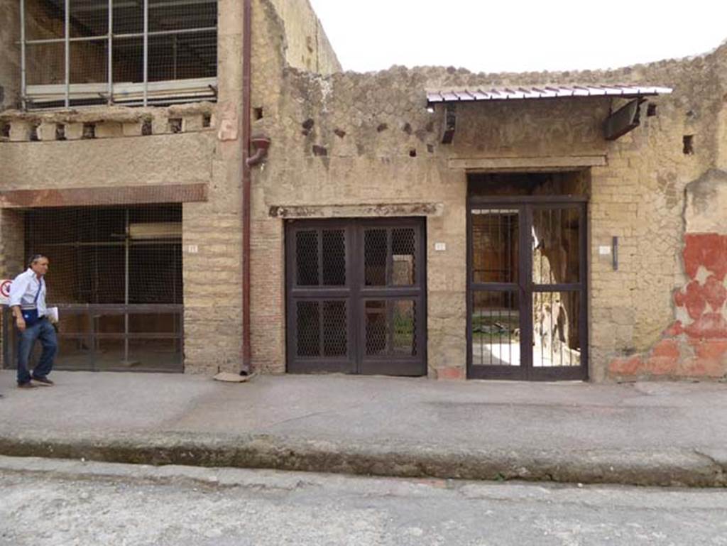 V.11, Herculaneum, on right. October 2014. Looking south on decumanus Maximus to entrances at V.13, left, and V.12, centre. Photo courtesy of Michael Binns.